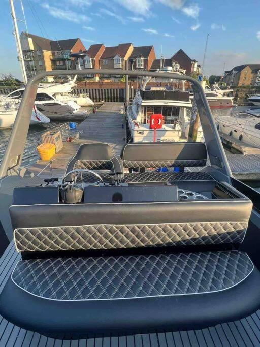 Yacht "X": Luxury Marina Stay with City Access Southampton Exterior photo