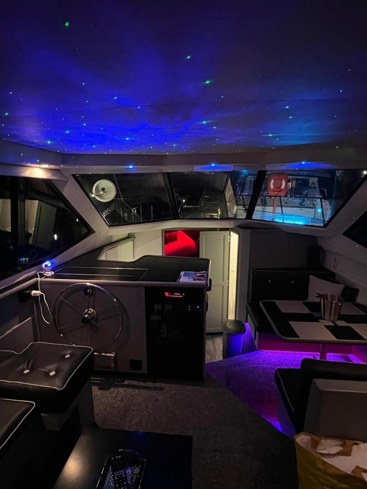 Yacht "X": Luxury Marina Stay with City Access Southampton Exterior photo