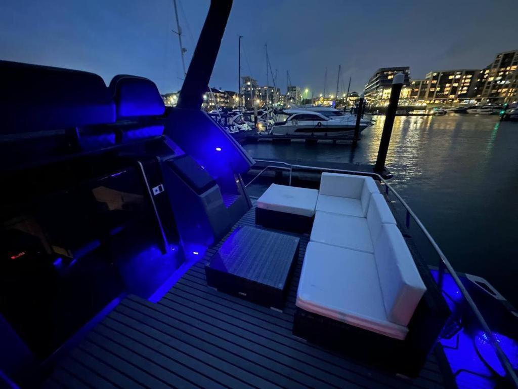 Yacht "X": Luxury Marina Stay with City Access Southampton Exterior photo