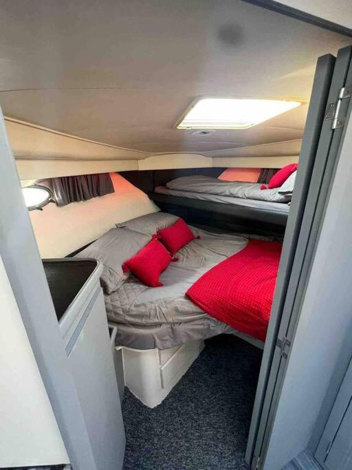 Yacht "X": Luxury Marina Stay with City Access Southampton Exterior photo