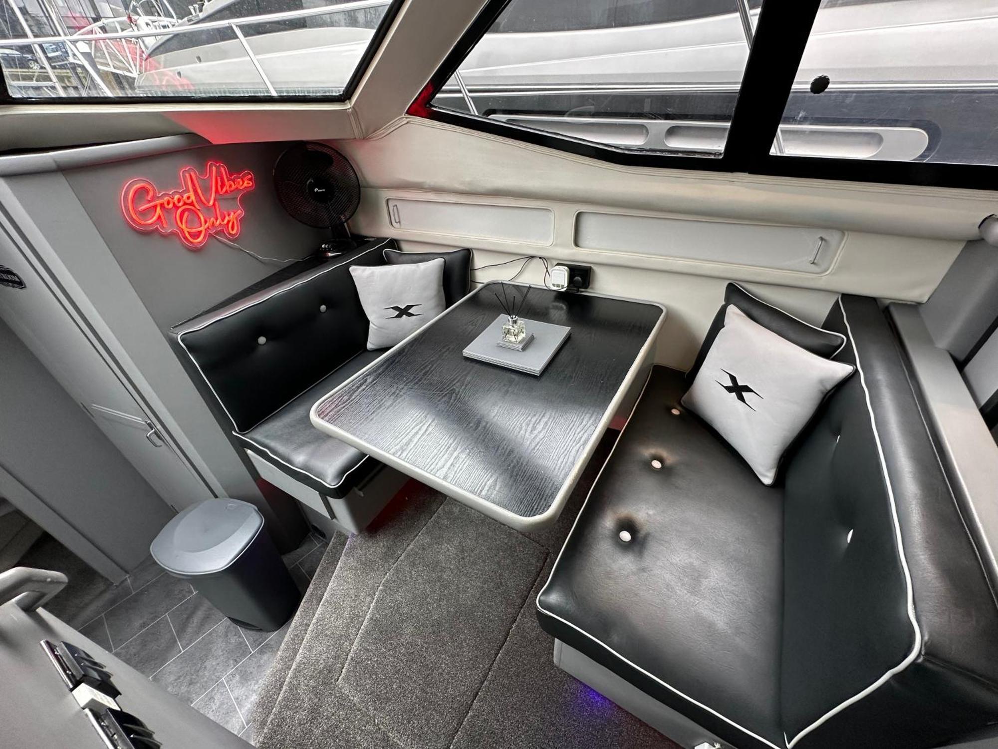 Yacht "X": Luxury Marina Stay with City Access Southampton Exterior photo