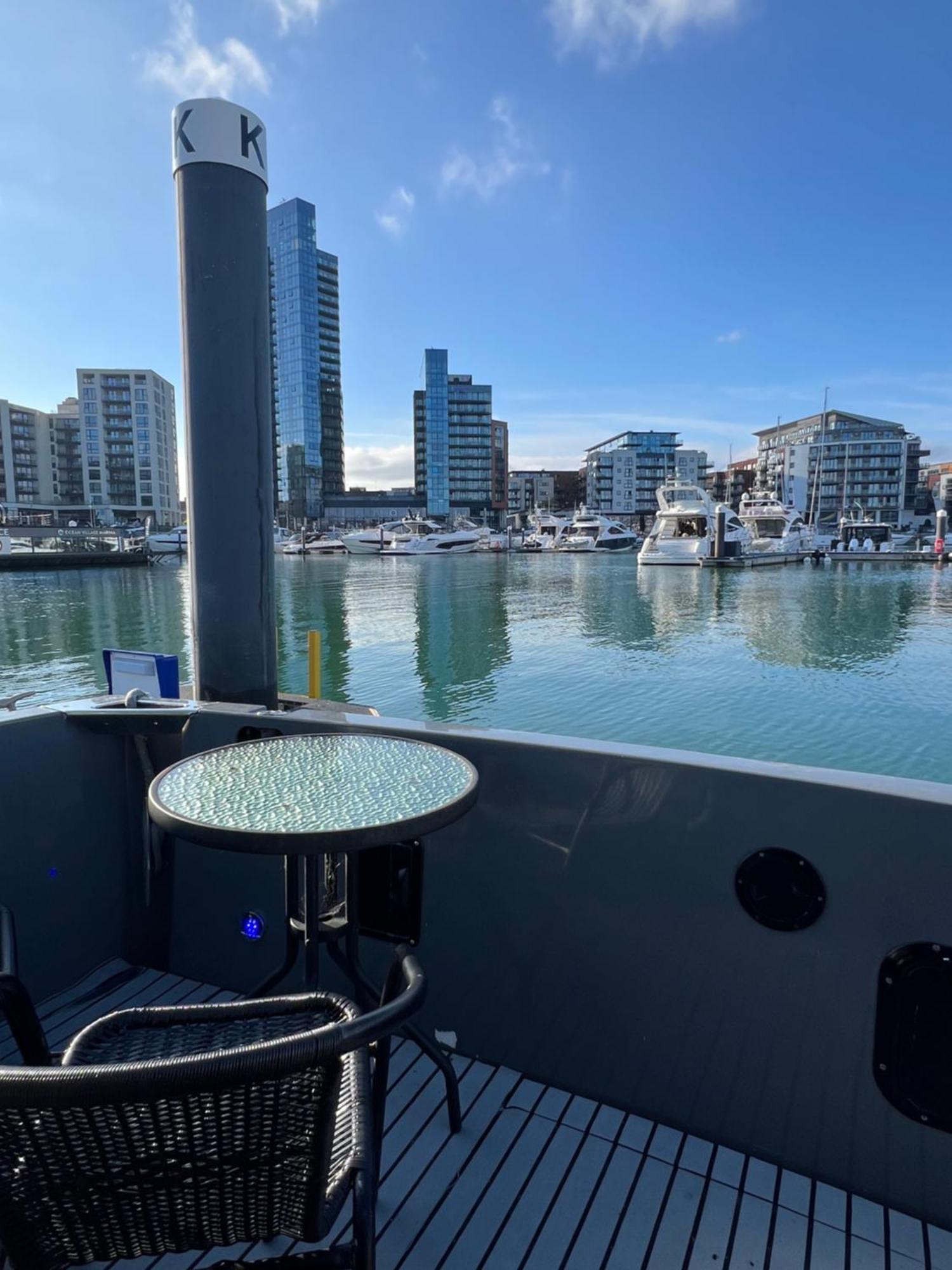 Yacht "X": Luxury Marina Stay with City Access Southampton Exterior photo